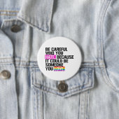 Wees voorzichtig met wie je haat ronde button 7,6 cm (In situ)