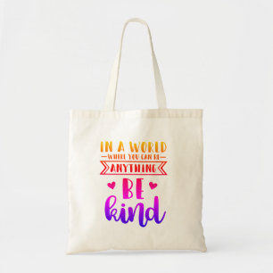 wees vriendelijk in een wereld waarin je alles kan tote bag
