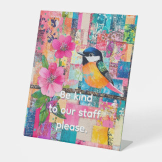 Wees vriendelijk tegen ons personeel alstublieft reclamebord met voetstuk