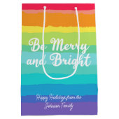 Wees vrolijk en helder Rainbow Custom Christmas Pa Medium Cadeauzakje (Achterkant)