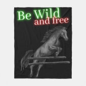 Wees Wilde en Gratis Paardenpompen Fleece Deken (Voorkant)