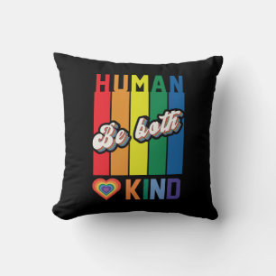 Wees zowel menselijk als vriendelijk - regenboogg kussen