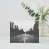 Weg in zwart-wit briefkaart (Staand voorkant)