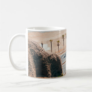 Weg nabij de kust koffiemok