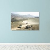 Wegen rijden over grove bergwegen canvas afdruk (Insitu (Houten vloer))