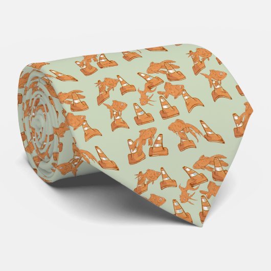 Wegkegels en oranje goudvissen stropdas (Opgerold)