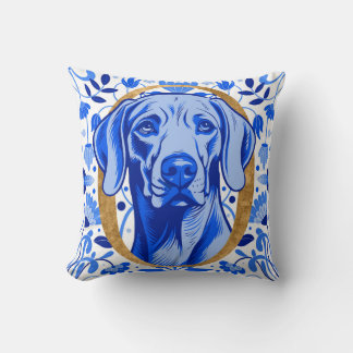 Weimaraner die door de letter "O" in Goud gluurt Kussen