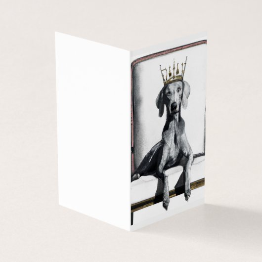 Weimaraner draagt een kroon zittend op een stoel kaart (Buitenkant)