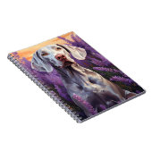 Weimaraner in Lavender veld Notitieboek (Rechterzijde)