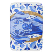 Weimaraner peering thru the letter "O" in Gold Badmat (Voorkant Verticaal)