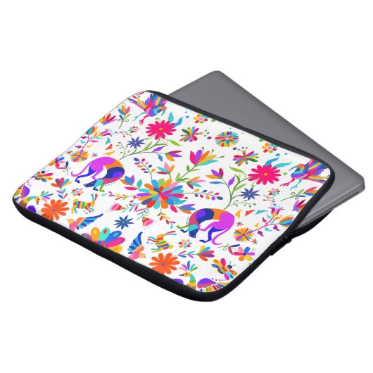 Weims, Rabbits, & Birds Otomi styled pattern Laptop Sleeve (Voorkant top)