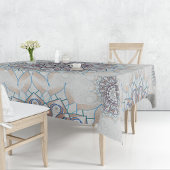 Weinig witte bloemen gevallen naar het platteland tafelkleed