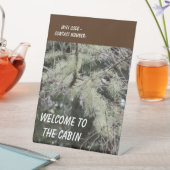 Welkom bij Cabin Moss Branches Rustic Guest Reclamebord Met Voetstuk (Insitu)