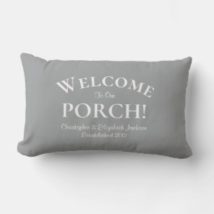 Welkom bij Porch Custom Family Names Trendy Grey Buitenkussen