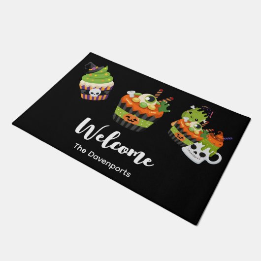 Welkom Cute & Creepy Halloween-behandelingen Deurmat (Schuin)