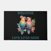 Welkom. Liefde woont hier. Tortelduifjes Deurmat (Voorkant)