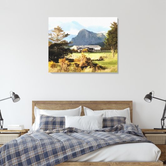 WELSH BOERDERIJ EN MOUNTAINEN CANVAS AFDRUK (Insitu (Slaapkamer))