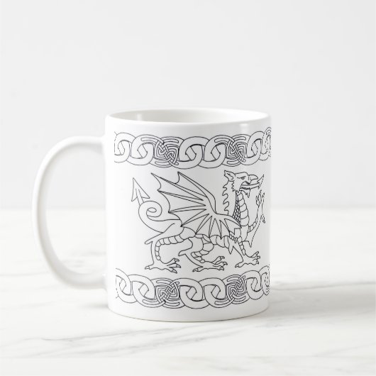 Welsh Celtic Mok met draak en Keltische knopen (Links)