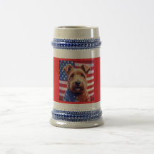 Welsh Terrier met Amerikaanse vlag en bandana