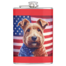 Welsh Terrier met Amerikaanse vlag en bandana
