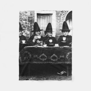 Welsh Witches - Tea Party  Fleece Deken