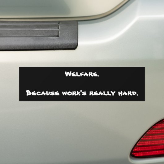 Welzijn. Omdat het werk heel moeilijk is. Bumpersticker (Op auto)