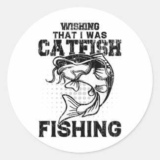 Wensend dat ik op meerval aan het vissen was, grap ronde sticker