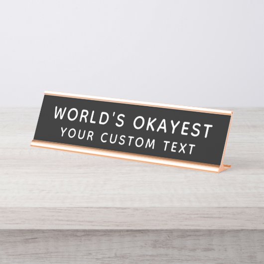 Wereld Okayest Funny Custom Black en White Bureau Naambordje (Voorkant)