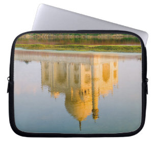 Wereldberoemde Taj Mahal tempelreflectie bij Laptop Sleeve