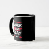 Werk hard en speel hard premium mok (Voorkant links)