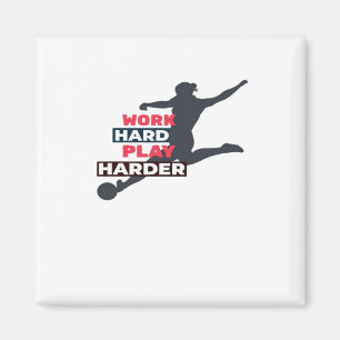 Werk Hard Speel zo hard Vrouw Voetballer Classi Magneet
