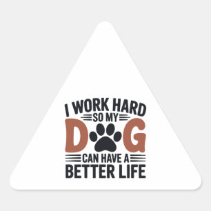 Werk hard zodat mijn hond beter leeft - Fun Pet De Driehoek Sticker