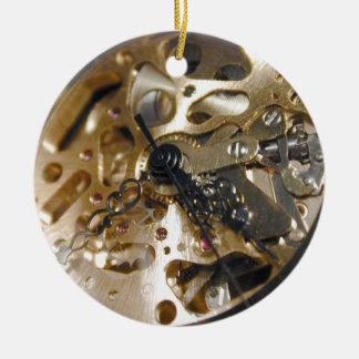 Werken met horlogemaker keramisch ornament