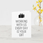 Werken met ons is uw cadeau grappige collega dag kaart (Gele Bloem)