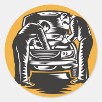 Werktuigkundigen werken aan een auto Stickers
