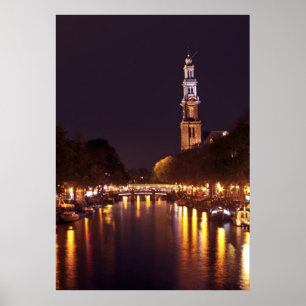 Westerkerk bij nacht in Amsterdam in Nederland Poster