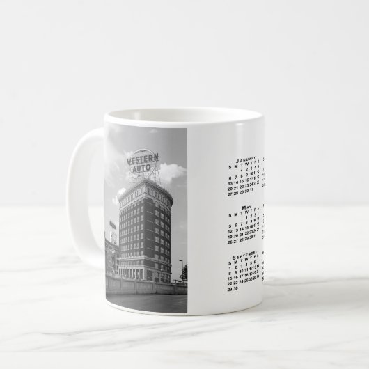 Westerne Auto Halve Ronde Gebouw 2019 Kalender Mok (Voorkant links)