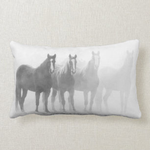 Westerne paarden met zwarte en witte tinten kussen