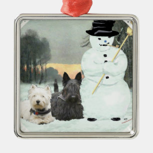 Westie & Scottie bouwen een sneeuwman Metalen Ornament