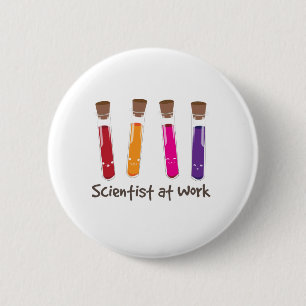 Wetenschappers op het werk ronde button 5,7 cm