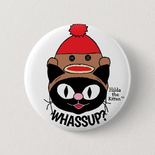 WHASSUP? Cartoon Kat met Sock Monkey Hoed Humorist Ronde Button 5,7 Cm
