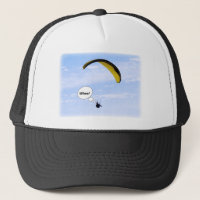 Whee ! Parapentisme dans le casquette de nuages