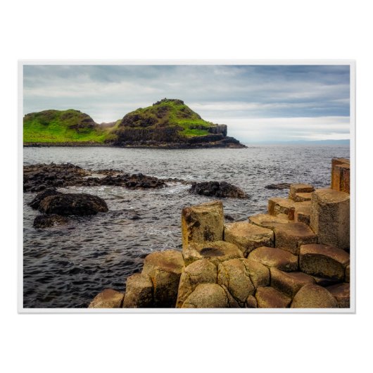 Where Fire Meets Folklore: The Giant's Causeway Perfect Poster (Voorkant)