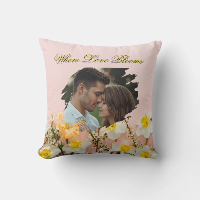 Where Love Blooms Pillow | Spring Romance Throw  Kussen (Voorkant)