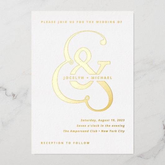 Whimsical Ampersand | Goud en wit huwelijk Folie Uitnodiging (Voorkant)