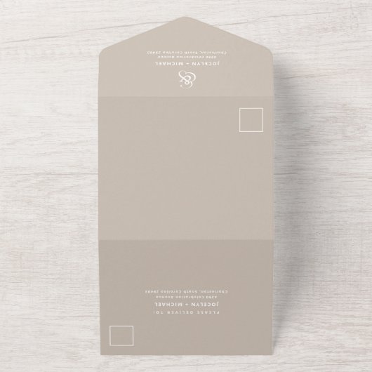 Whimsical Ampersand | Witte en beige bruiloft All In One Uitnodiging (Buitenkant)