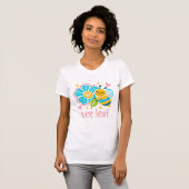 Whimsical 'Bee Leaf' Crayon Art: Happy Bumblebee  T-shirt (Voorkant volledig)
