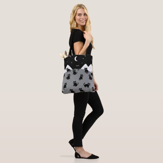Whimsical Black Cat Night Tote Bag (Sur le modèle)