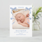 Whimsical Blue Bows Baby Faire-part de naissance (Debout devant)
