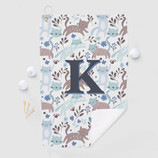 Whimsical Cat Pattern, Blauw Grijs Monogram Golfhanddoek (Insitu)